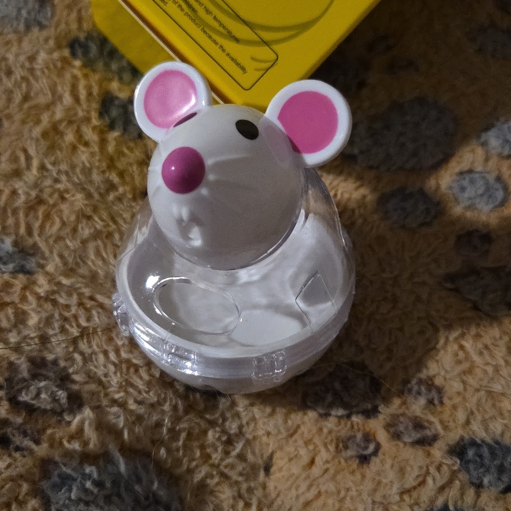 Shaking Q Pet Feeder: Mouse